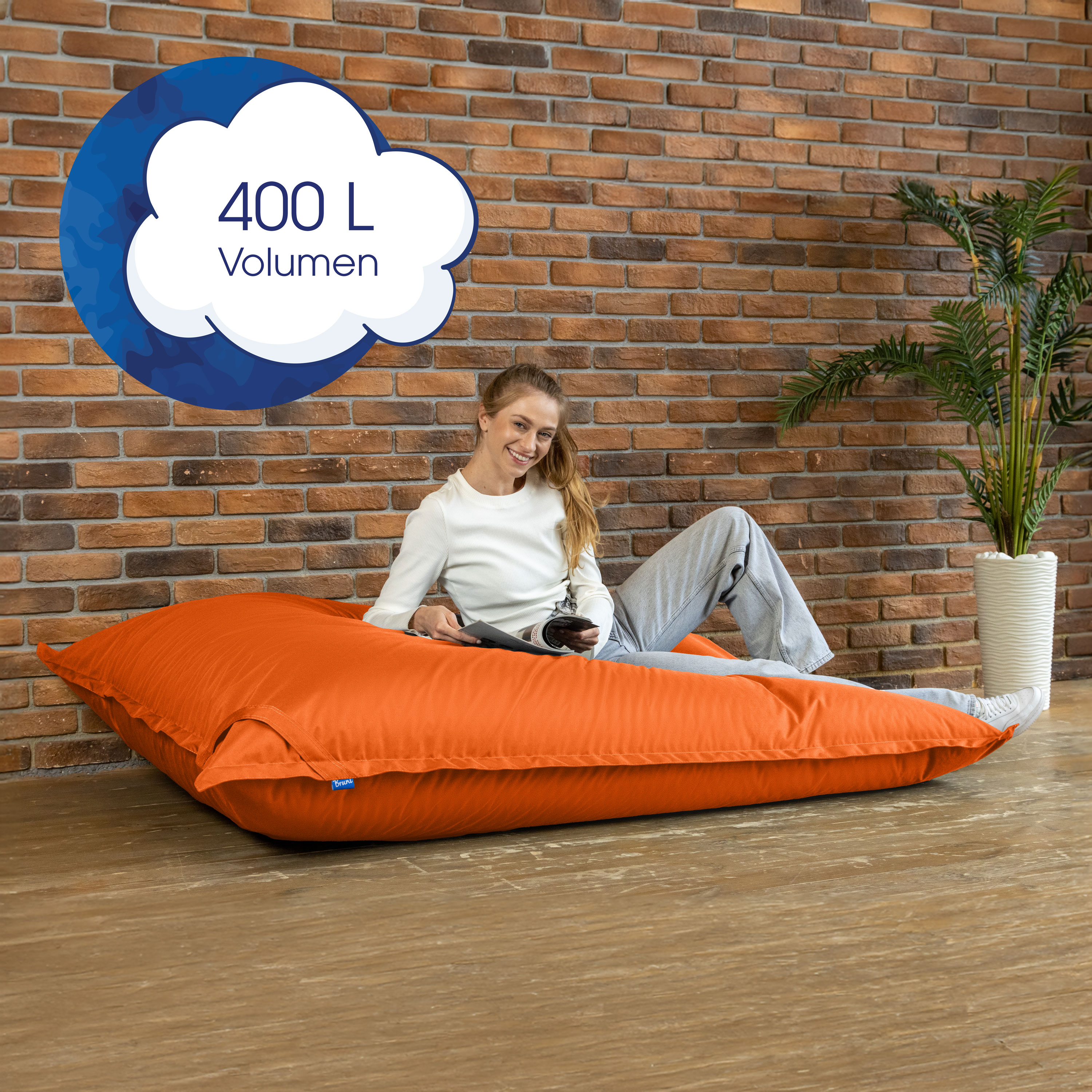 Bruni Caree XXL-Sitzsack in Orange - rechteckiger Indoor- und Outdoor-Sitzsack mit 140x180 cm aus Deutschland