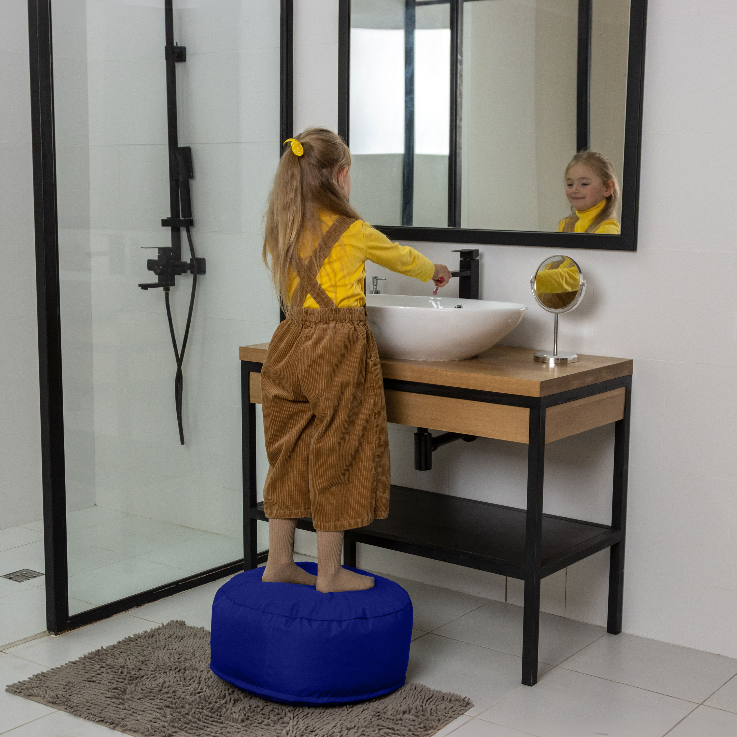 Bruni Pouf Fuß- und Sitzhocker M in Königsblau - Indoor- und Outdoor-Sitzpouf, in Deutschland gefertigt