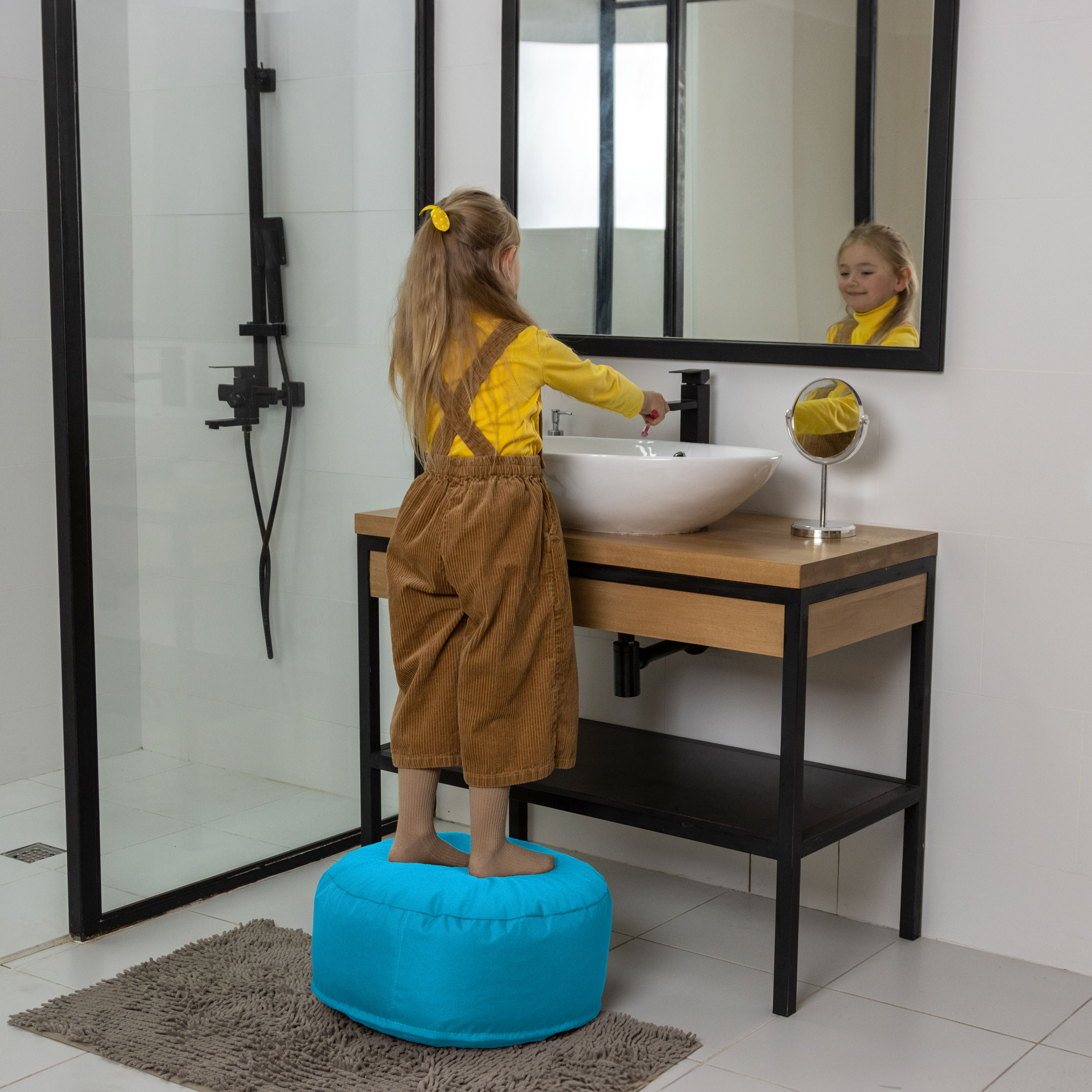 Bruni Pouf Fuß- und Sitzhocker M in Lichtblau - Indoor- und Outdoor-Sitzpouf, in Deutschland gefertigt
