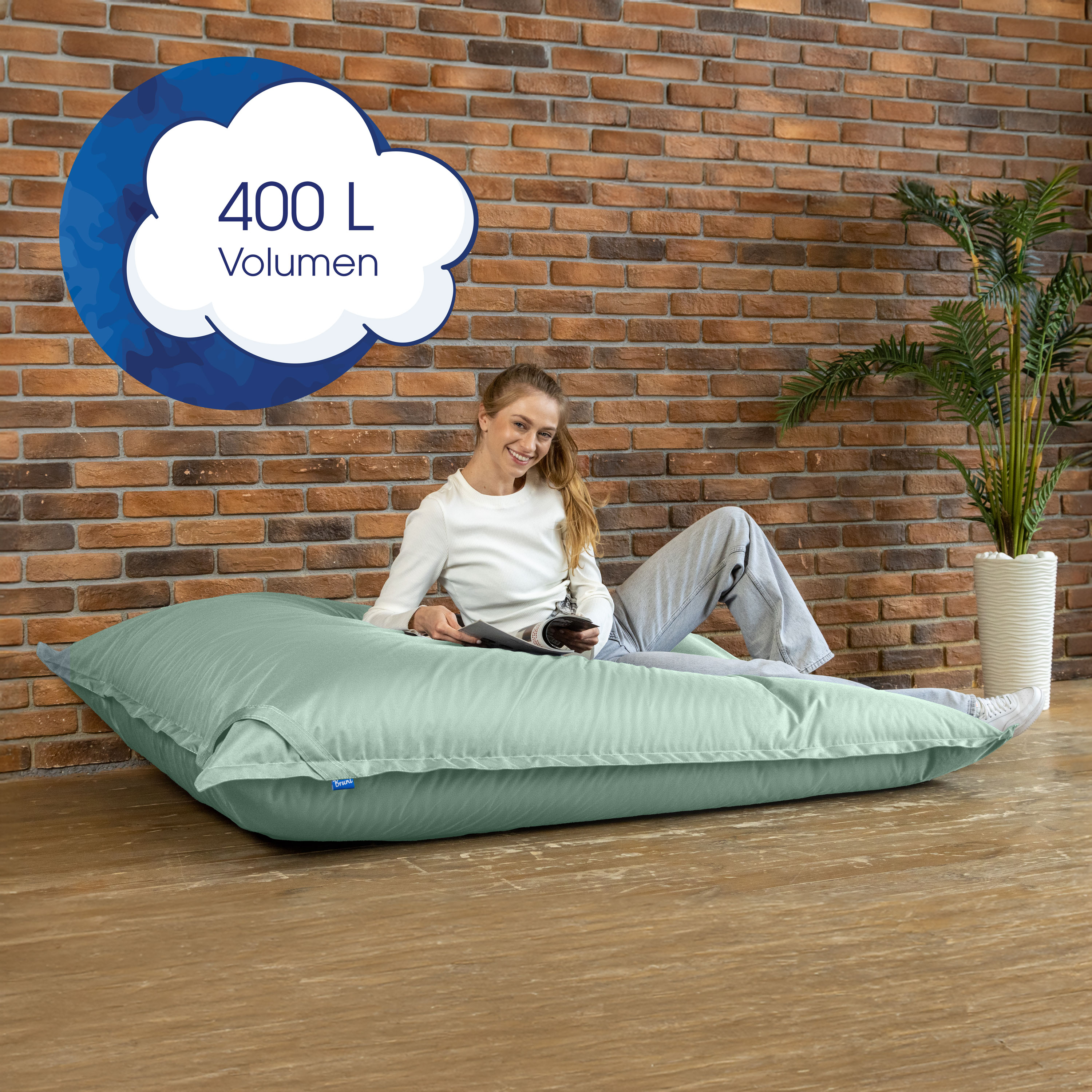 Bruni Caree XXL-Sitzsack in Minzgrün - rechteckiger Indoor- und Outdoor-Sitzsack mit 140x180 cm aus Deutschland