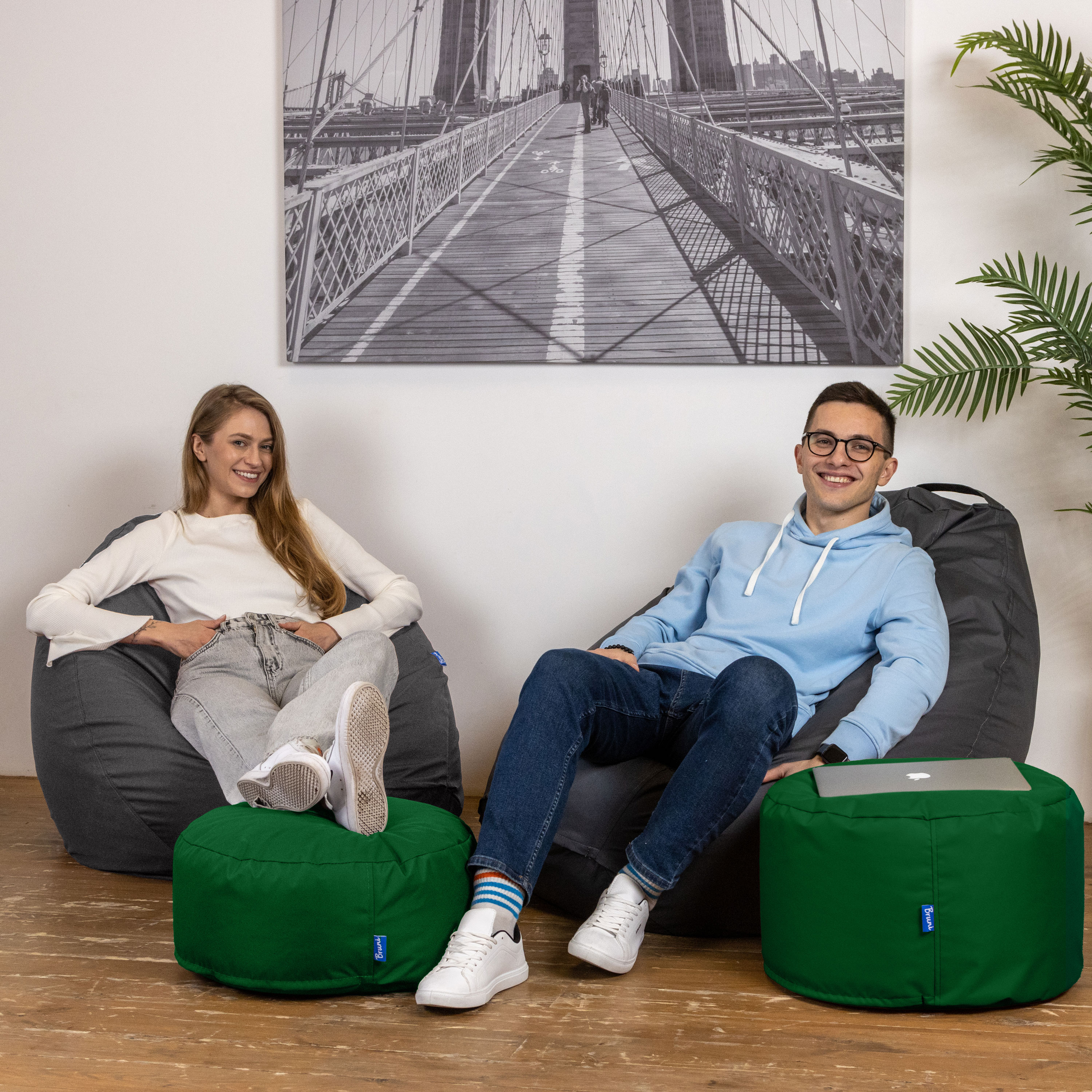 Bruni Pouf Fuß- und Sitzhocker L in Tannengrün - Indoor- und Outdoor-Sitzpouf, in Deutschland gefertigt