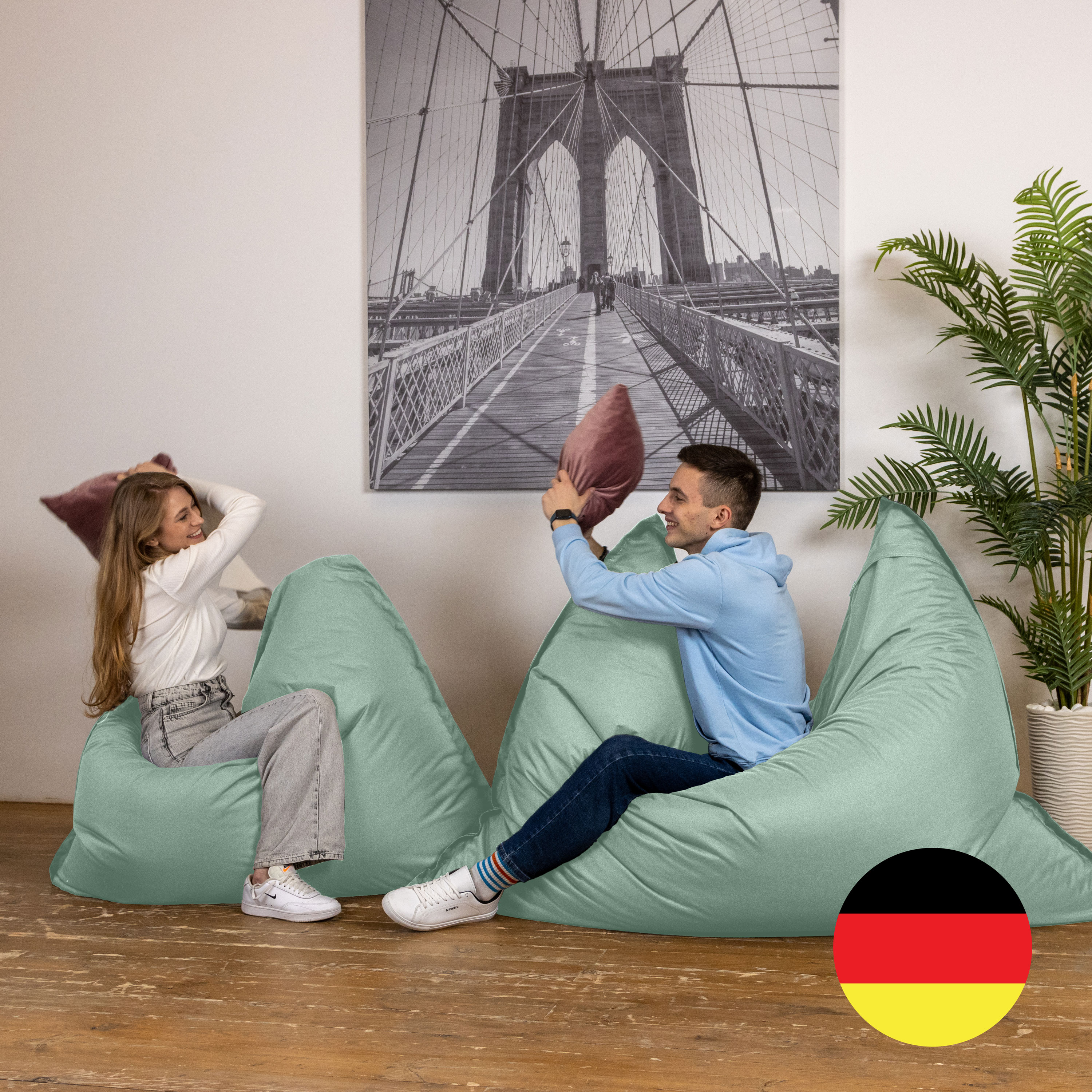 Bruni Caree XXL-Sitzsack in Minzgrün - rechteckiger Indoor- und Outdoor-Sitzsack mit 140x180 cm aus Deutschland