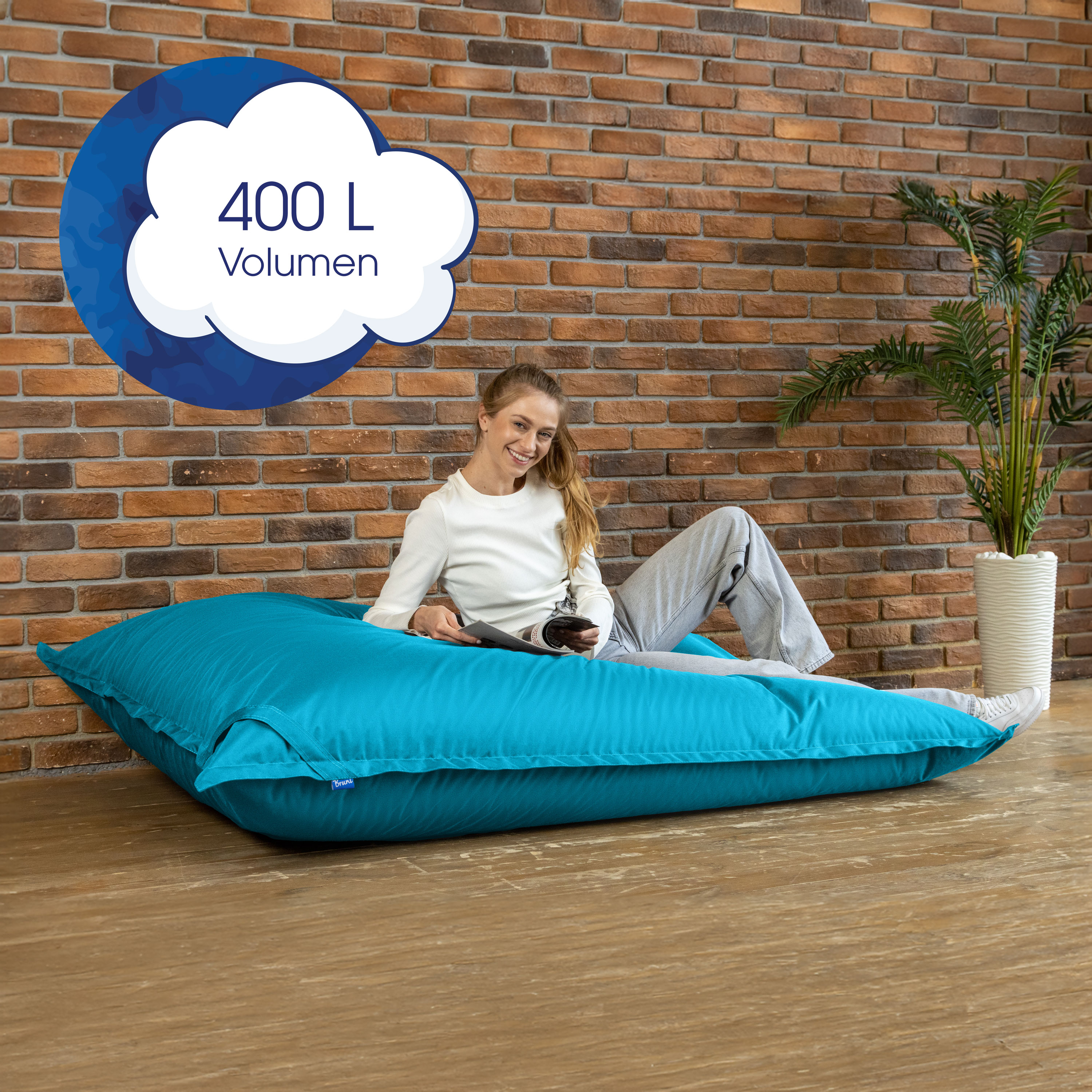 Bruni Caree XXL-Sitzsack in Lichtblau - rechteckiger Indoor- und Outdoor-Sitzsack mit 140x180 cm aus Deutschland