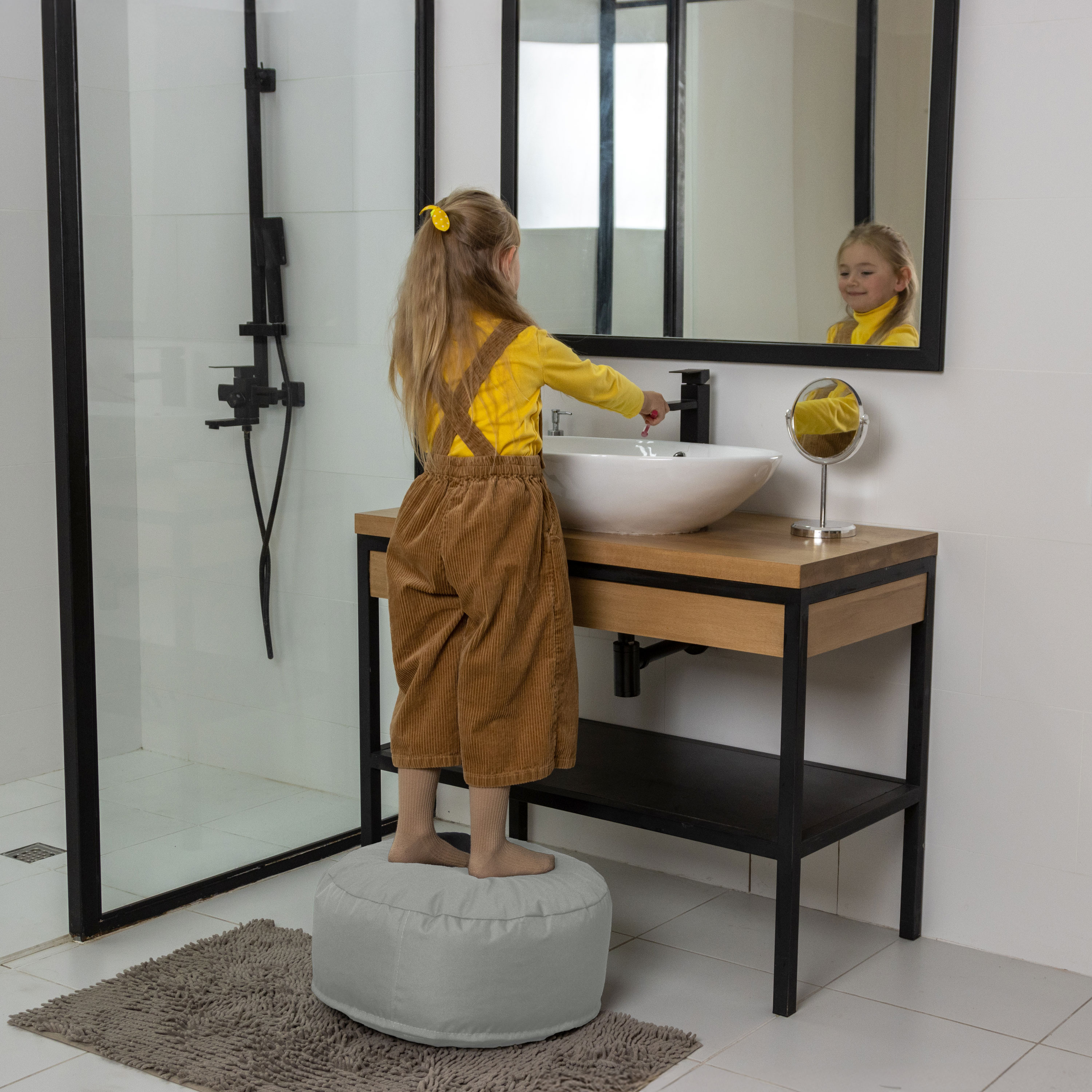 Bruni Pouf Fuß- und Sitzhocker M in Felsgrau - Indoor- und Outdoor-Sitzpouf, in Deutschland gefertigt