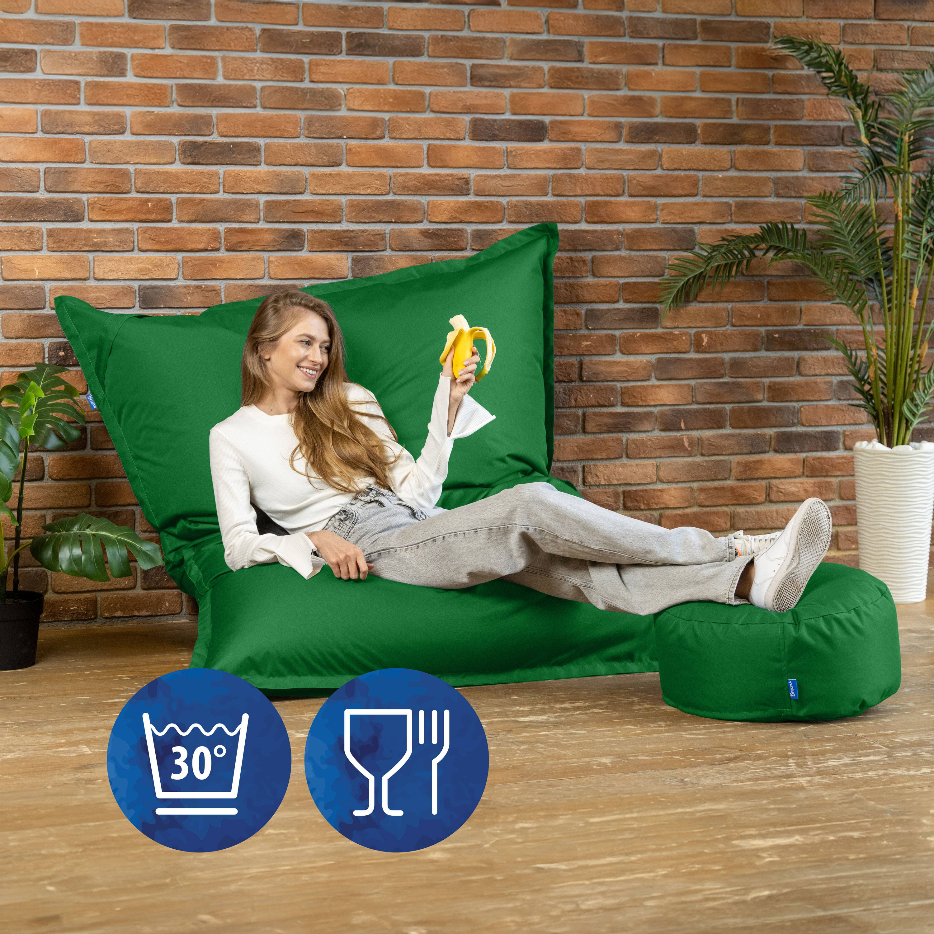 Bruni Caree XXL-Sitzsack in Tannengrün - rechteckiger Indoor- und Outdoor-Sitzsack mit 140x180 cm aus Deutschland