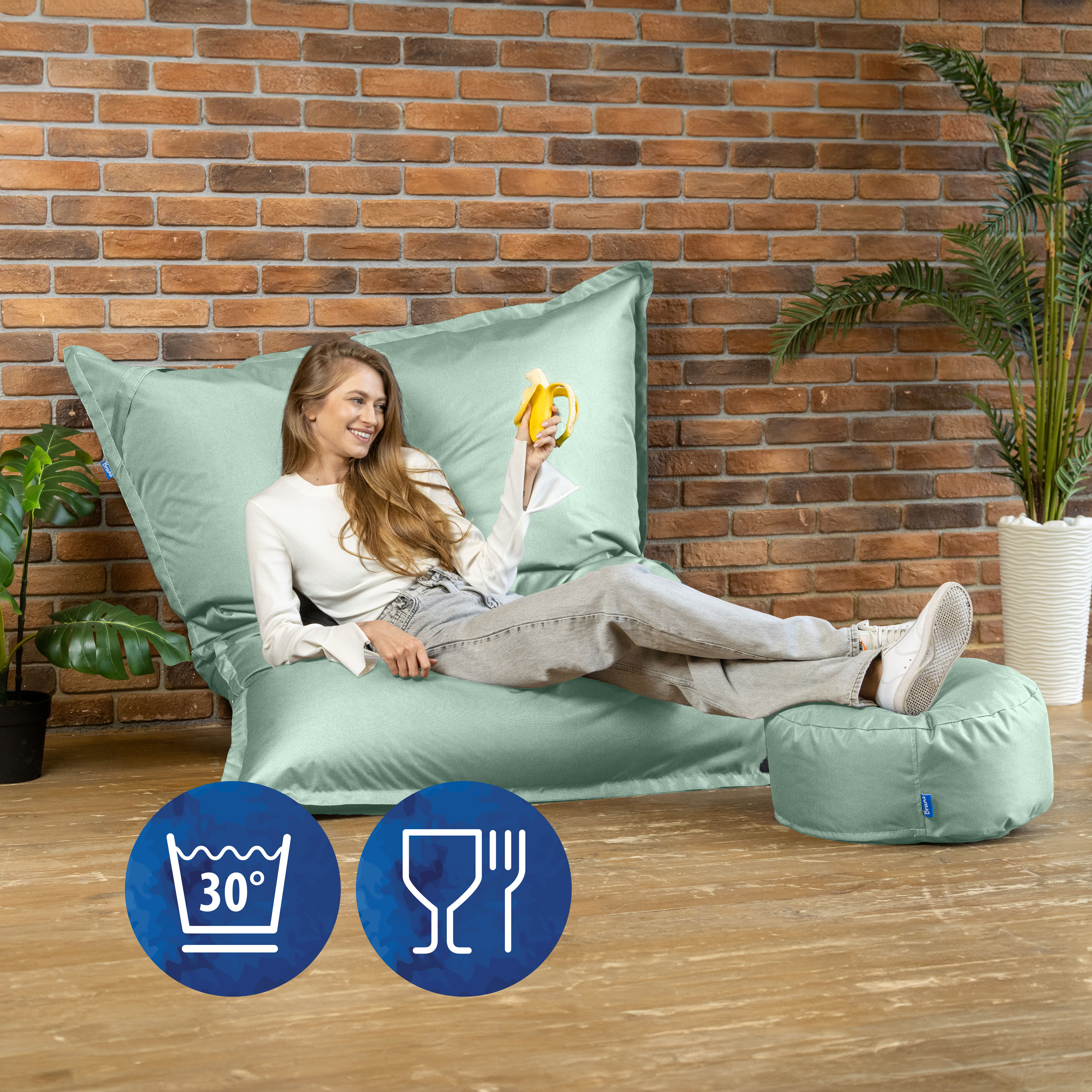 Bruni Caree XXL-Sitzsack in Minzgrün - rechteckiger Indoor- und Outdoor-Sitzsack mit 140x180 cm aus Deutschland