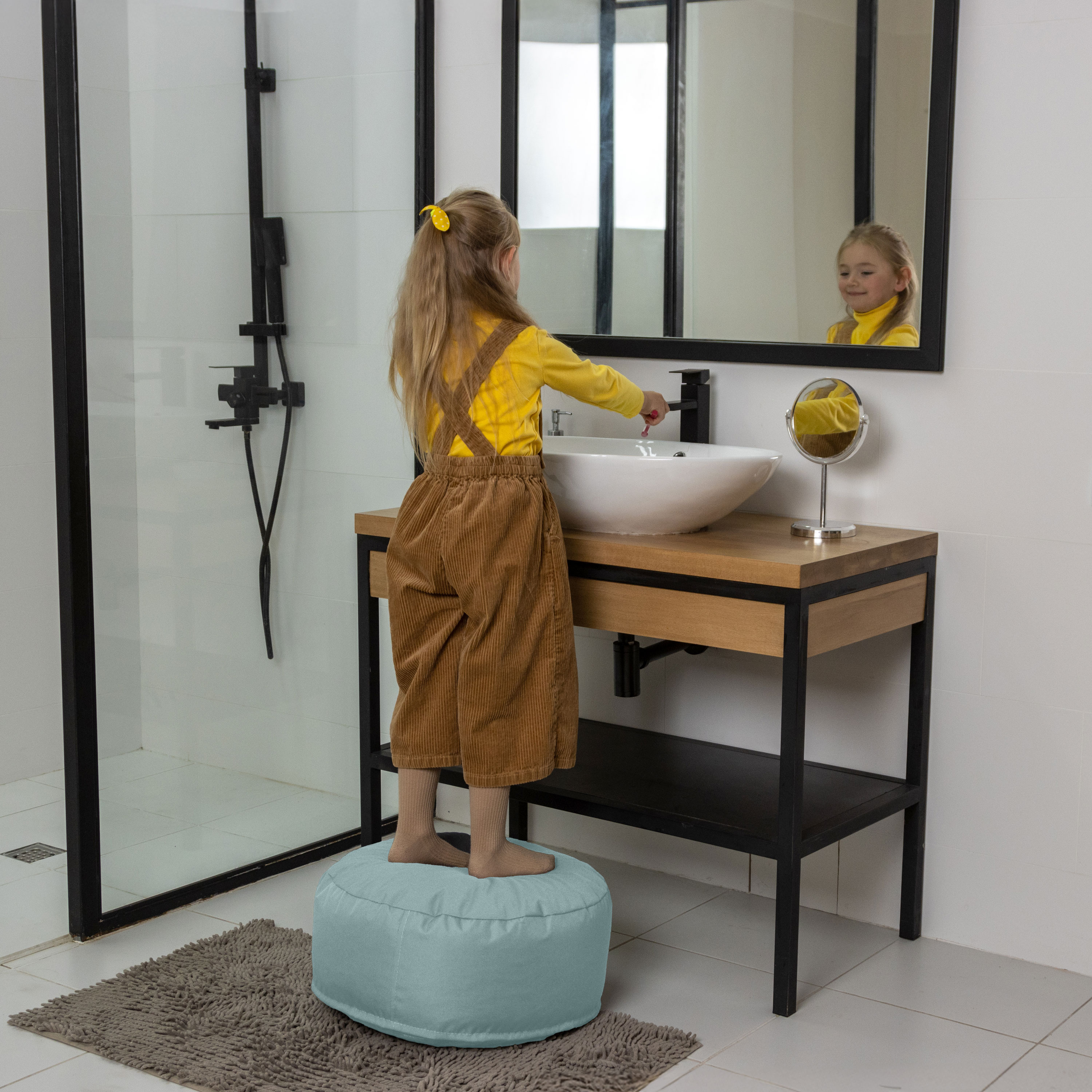 Bruni Pouf Fuß- und Sitzhocker M in Eisgrau - Indoor- und Outdoor-Sitzpouf, in Deutschland gefertigt