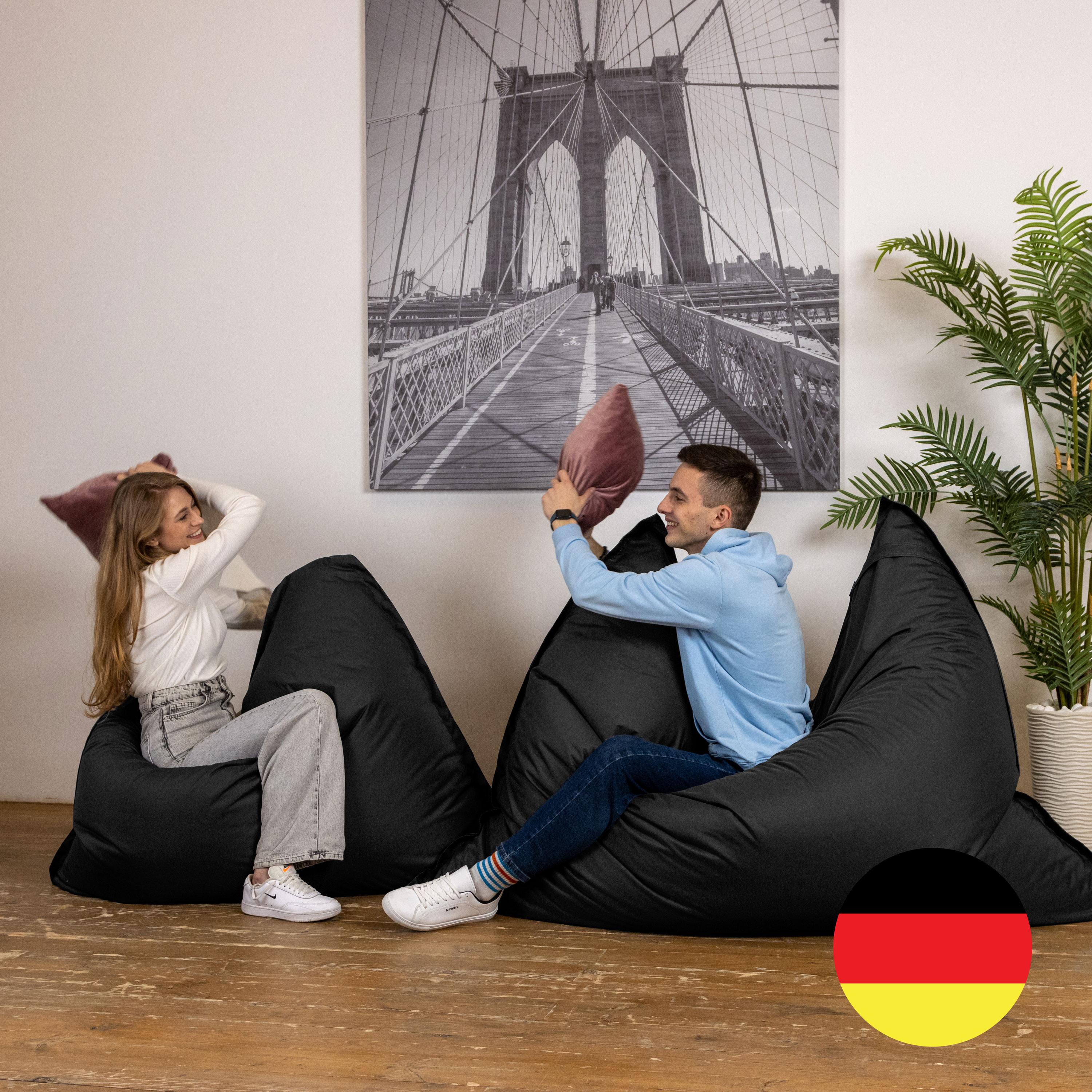 Bruni Caree XXL-Sitzsack in Schwarz - rechteckiger Indoor- und Outdoor-Sitzsack mit 140x180 cm aus Deutschland